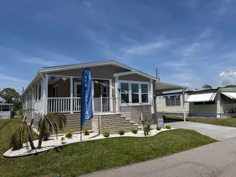 47 6th St W, Nokomis, FL 34275