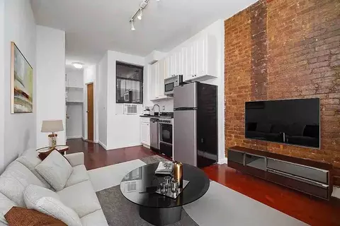 249 E 10th St #3B, New York, NY 10009