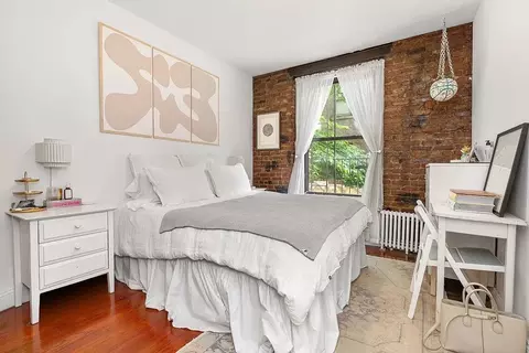 141 W 10th St #4, New York, NY 10014