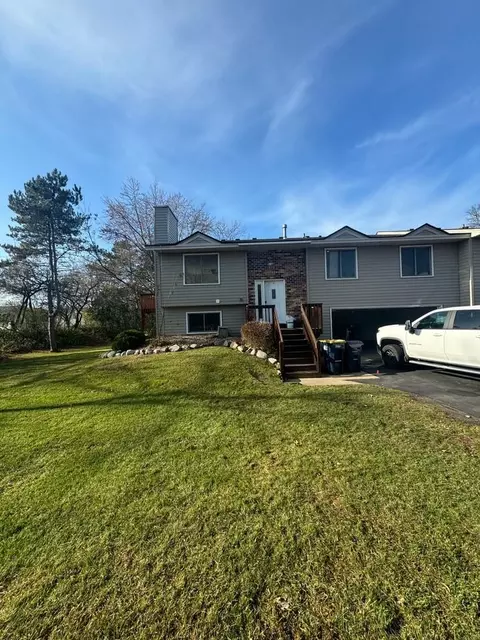 1272 Deercliff Ln #1, Eagan, MN 55123