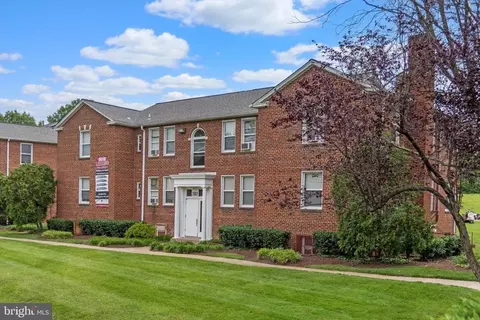 7615 Eastern Ave #205, Takoma Park, MD 20912