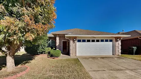 21886 Pioneer Cir, Edmond, OK 73012