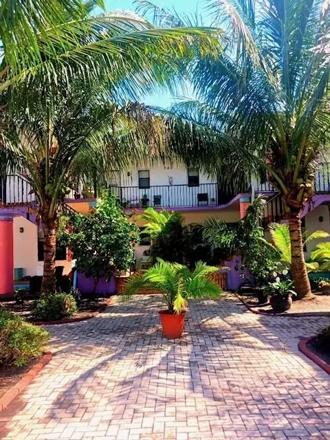 340 Jackson St #205, Hollywood, FL 33019