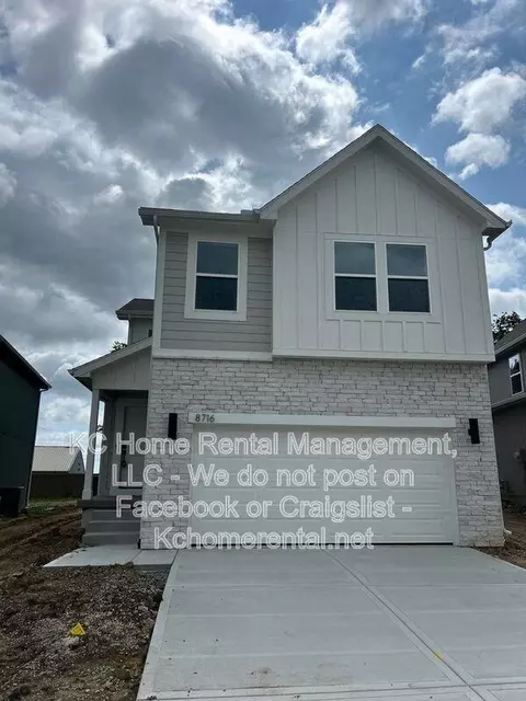 8716 SW Edgewater Dr, Blue Springs, MO 64064