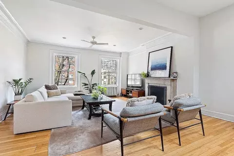 198 Avenue Of The Americas #4, New York, NY 10013
