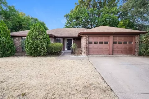 517 Daniels Dr, Crowley, TX 76036