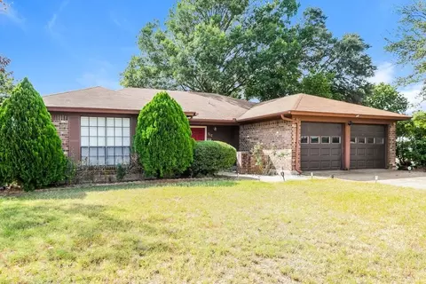 517 Daniels Dr, Crowley, TX 76036
