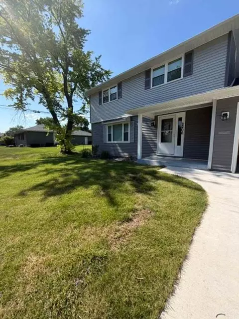 2206 E 32nd St, Davenport, IA 52807