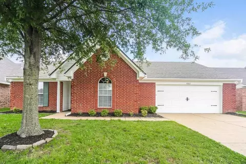 8202 Martin Dr, Southaven, MS 38671
