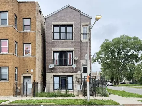 3100 W Polk St #3, Chicago, IL 60612