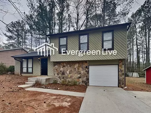 5123 S Woodbridge Trl, Stone Mountain, GA 30088