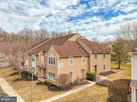 Harwood Ct, Mount Laurel, NJ 08054
