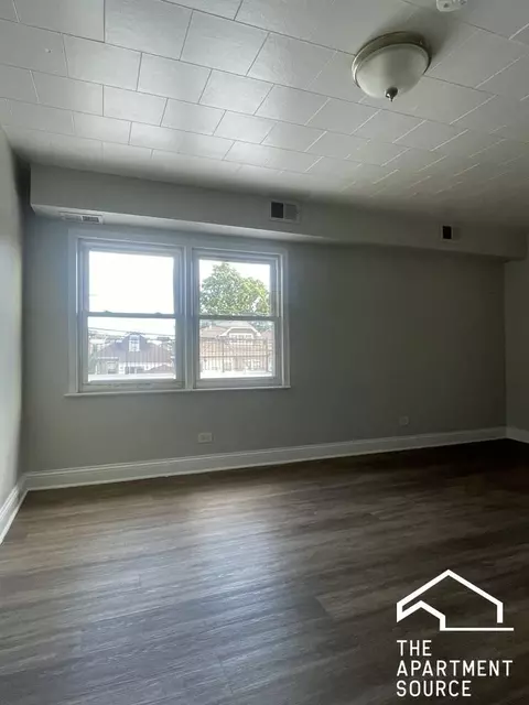5221 W Belmont Ave #2R, Chicago, IL 60641