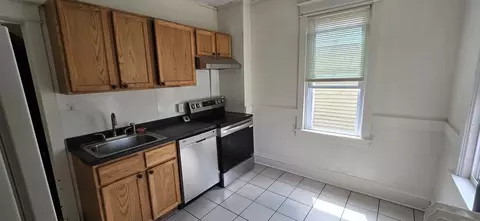 923 E 5th St #UPPER, Duluth, MN 55805