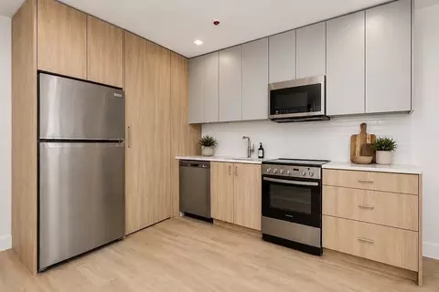 3645 31st St #4E, New York, NY 11106