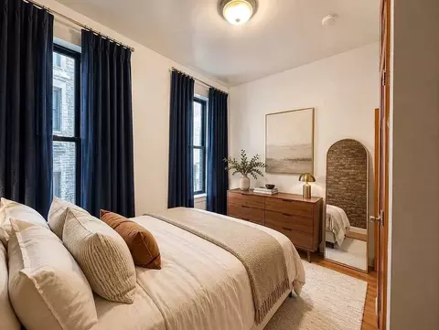 248 Broome St #4A, New York, NY 10002