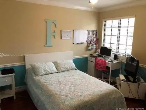 4310 Vineyard Cir, Weston, FL 33332