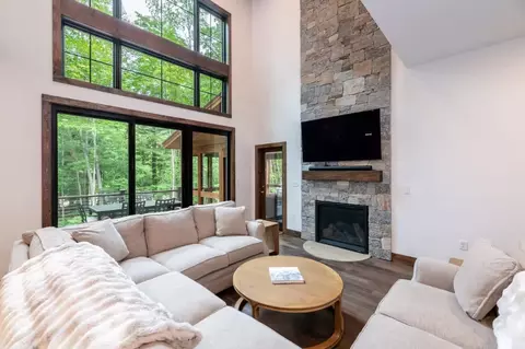216 S Peak Rd #1571375P, Lincoln, NH 03251