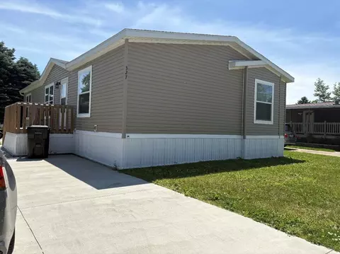 327 SE Green Park Cir #A8, Ankeny, IA 50021