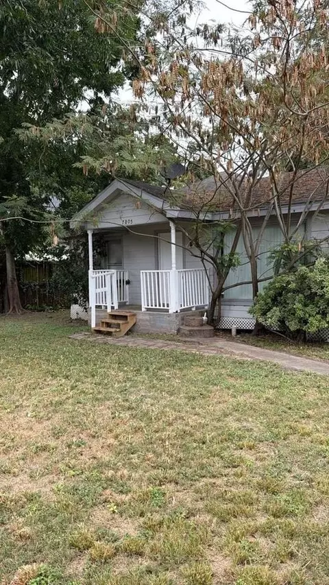 7805 Woodlyn Rd, Houston, TX 77028