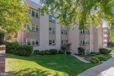 2339 40th Pl NW, Washington, DC 20007