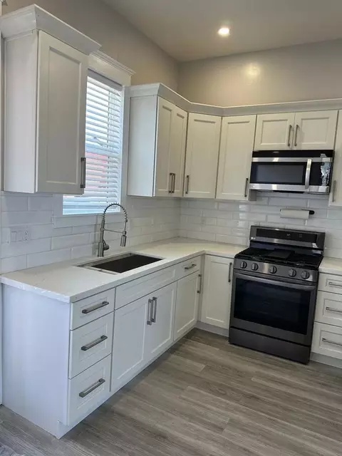 832 Pine St, Oakland, CA 94607