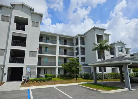 12180 Wellen Golf St #207, Venice, FL 34293