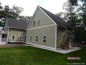 55 Oakridge St, Norwich, CT 06360