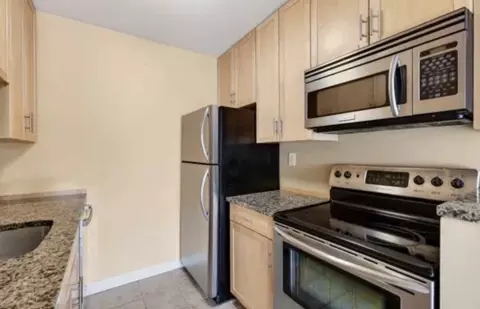 148 Breakwater Dr #201, South Portland, ME 04106