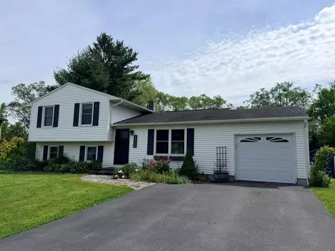 5561 Imperia Ln, Clay, NY 13041