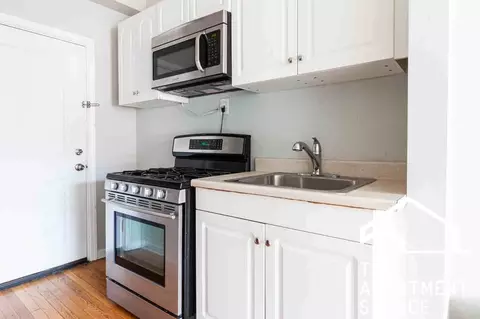 744 W Addison St #W1, Chicago, IL 60613
