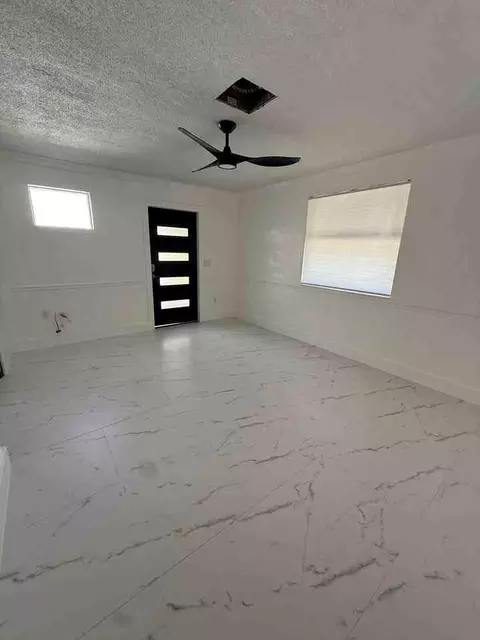 1072 N Alhambra Cir #A, Naples, FL 34103
