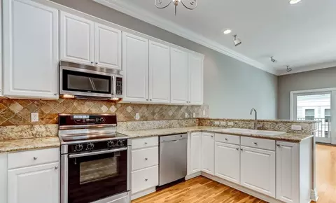 137 3rd Ave S #DR, Jacksonville Beach, FL 32250