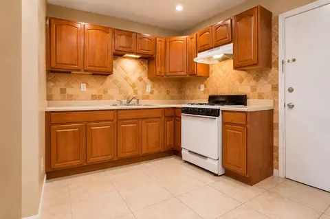 131 Osborne Ter #2FB, Newark, NJ 07112
