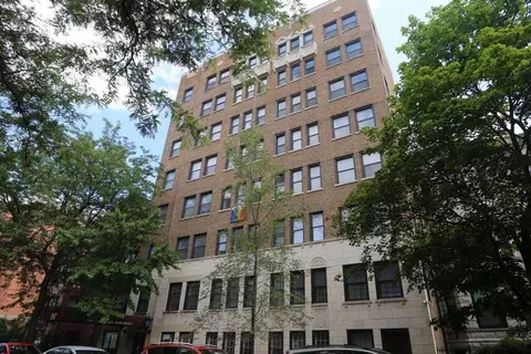 817 W Lakeside Pl #608, Chicago, IL 60640