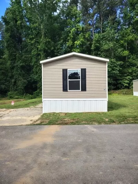 26 Club Cir, Ellenwood, GA 30294
