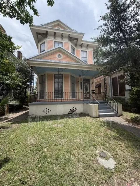 305 W 39th St Uppr Right, Savannah, GA 31401