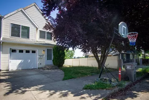 767 NE Stafford St, Portland, OR 97211