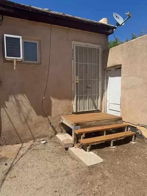 2120 Coal Ave SE, Albuquerque, NM 87106