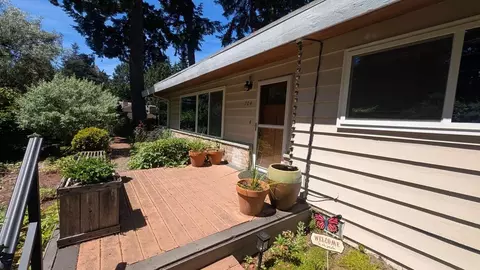 704 N 163rd St, Shoreline, WA 98133