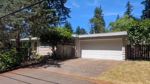 704 N 163rd St, Shoreline, WA 98133