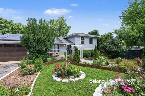21 W546 Bemis Rd, Glen Ellyn, IL 60137