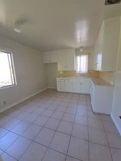 126 E Garfield Ave, Glendale, CA 91205