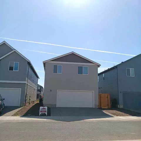 610 Pickering Ln, Woodburn, OR 97071