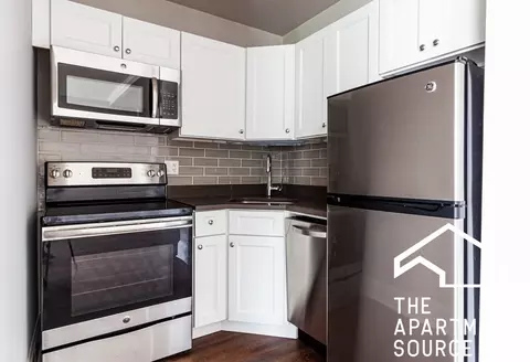 817 W Lakeside Pl #608, Chicago, IL 60640