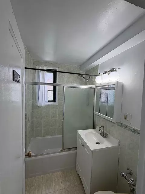 1500 Metropolitan Ave, New York, NY 10462