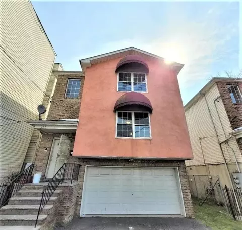 306 S 7th St #3B, Newark, NJ 07103