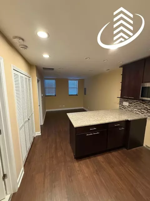 1425 N Bosworth Ave, Chicago, IL 60642