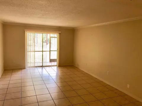 936 La Costa Cir #1, Sarasota, FL 34237