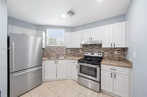 902 SW 8th Pl, Florida City, FL 33034